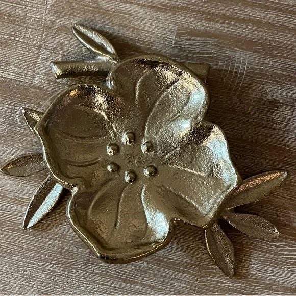 Opalhouse. Gold Flower Jewelry Dish. 1 of 2 - Picture 1 of 3